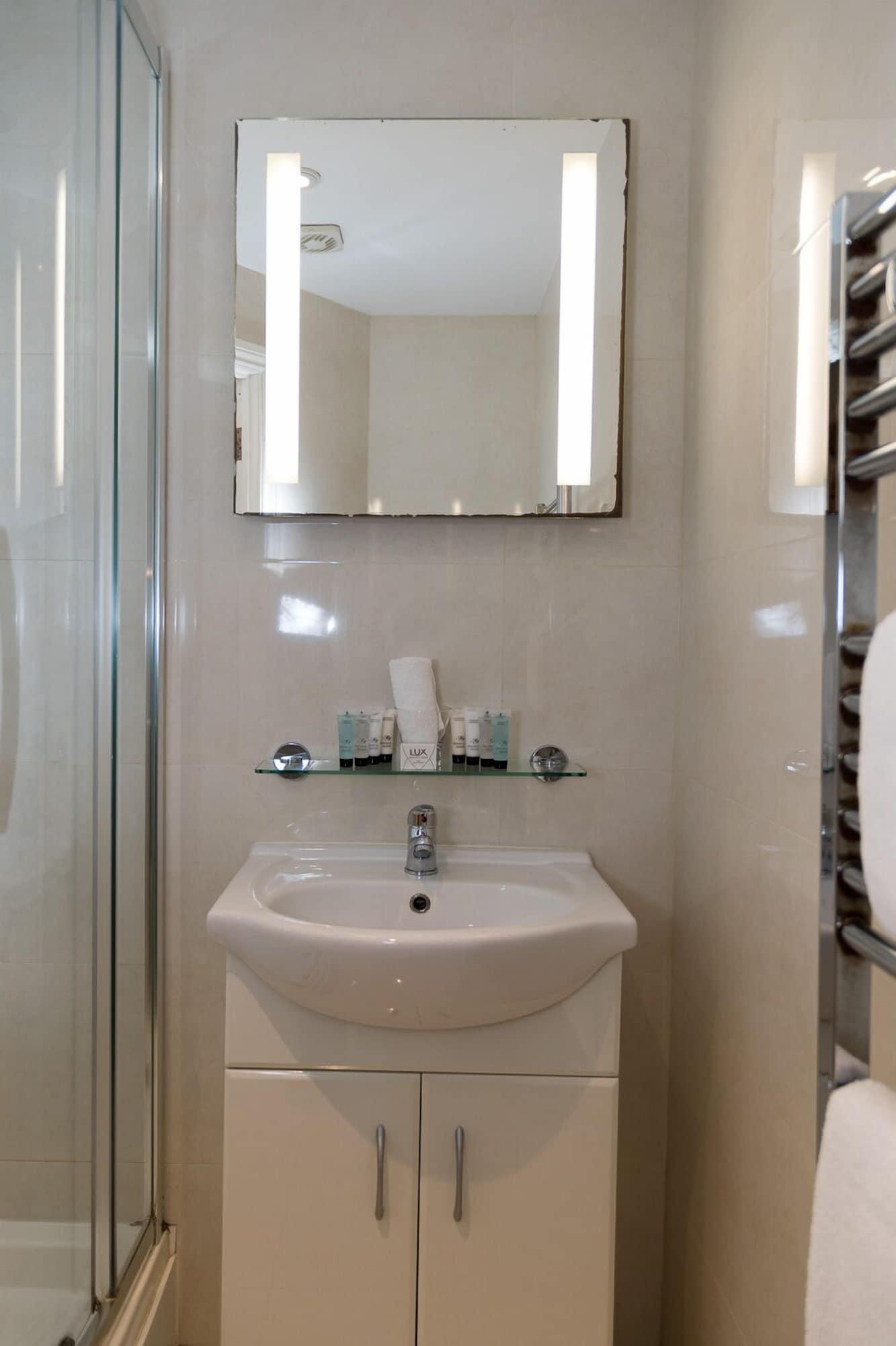 The Dewdrop 4*